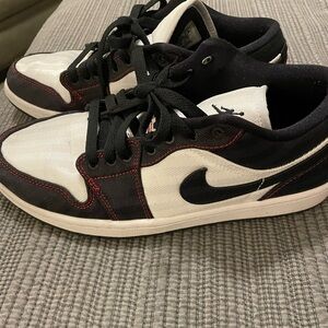 Nike Air Jordan Women’s size 9.5